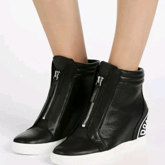 DKNY Connie Wedge Black White Spellout Platform Sneakers Womens Sz 8 - Picture 1 of 6